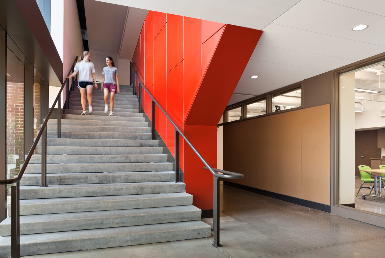 <p>A new stair descends from the gallery to the arts center, and to the lower campus. <br><small>&copy; Michael Moran/OTTO</small></p>