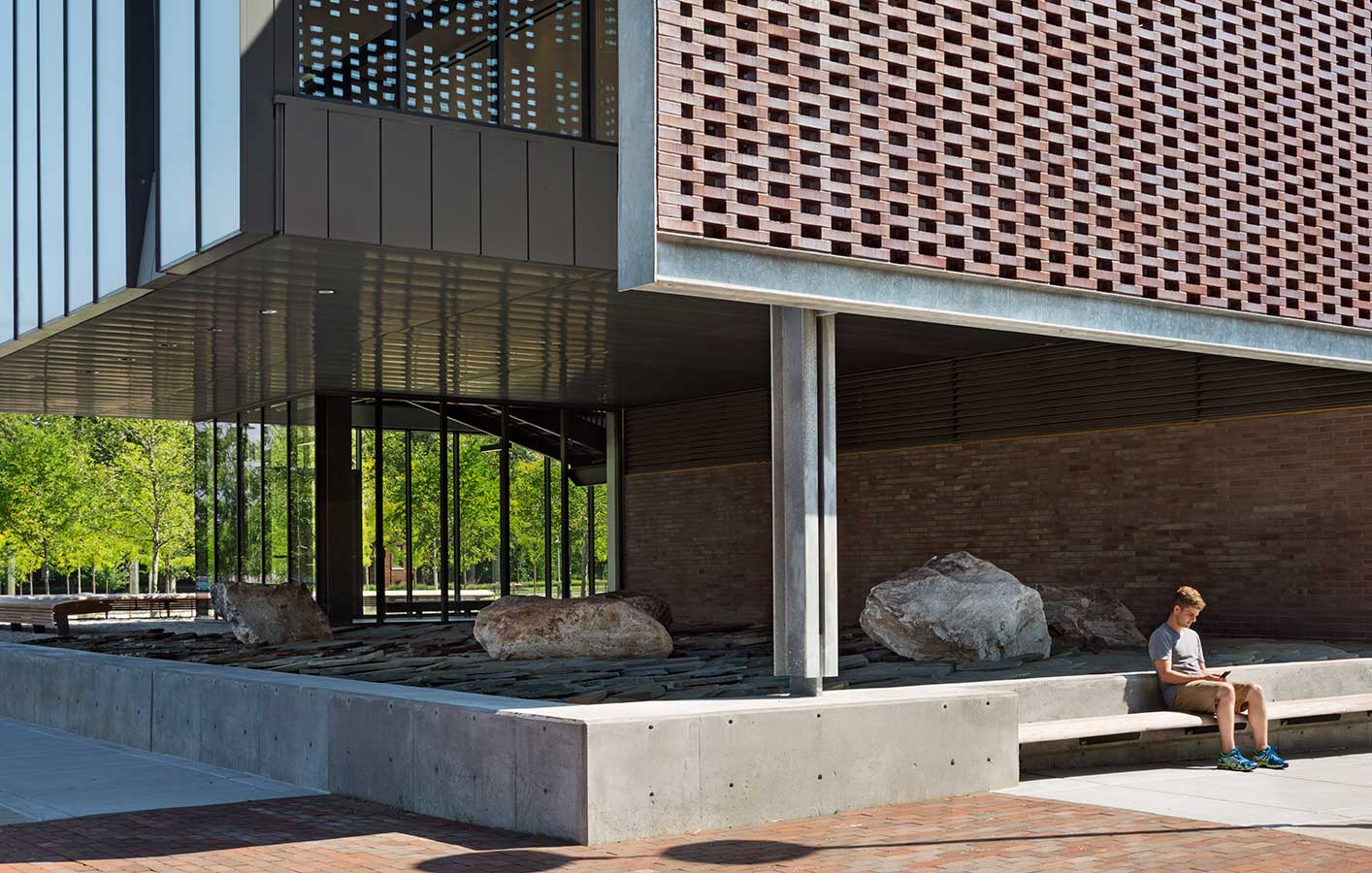 <p>The use of brick in the innovative solar shade honors the history of Philadelphia's Navy Yard and links the new facility to the existing buildings on the campus. &nbsp;<br /><br><small>&copy;Michael Moran/OTTO</small></p>