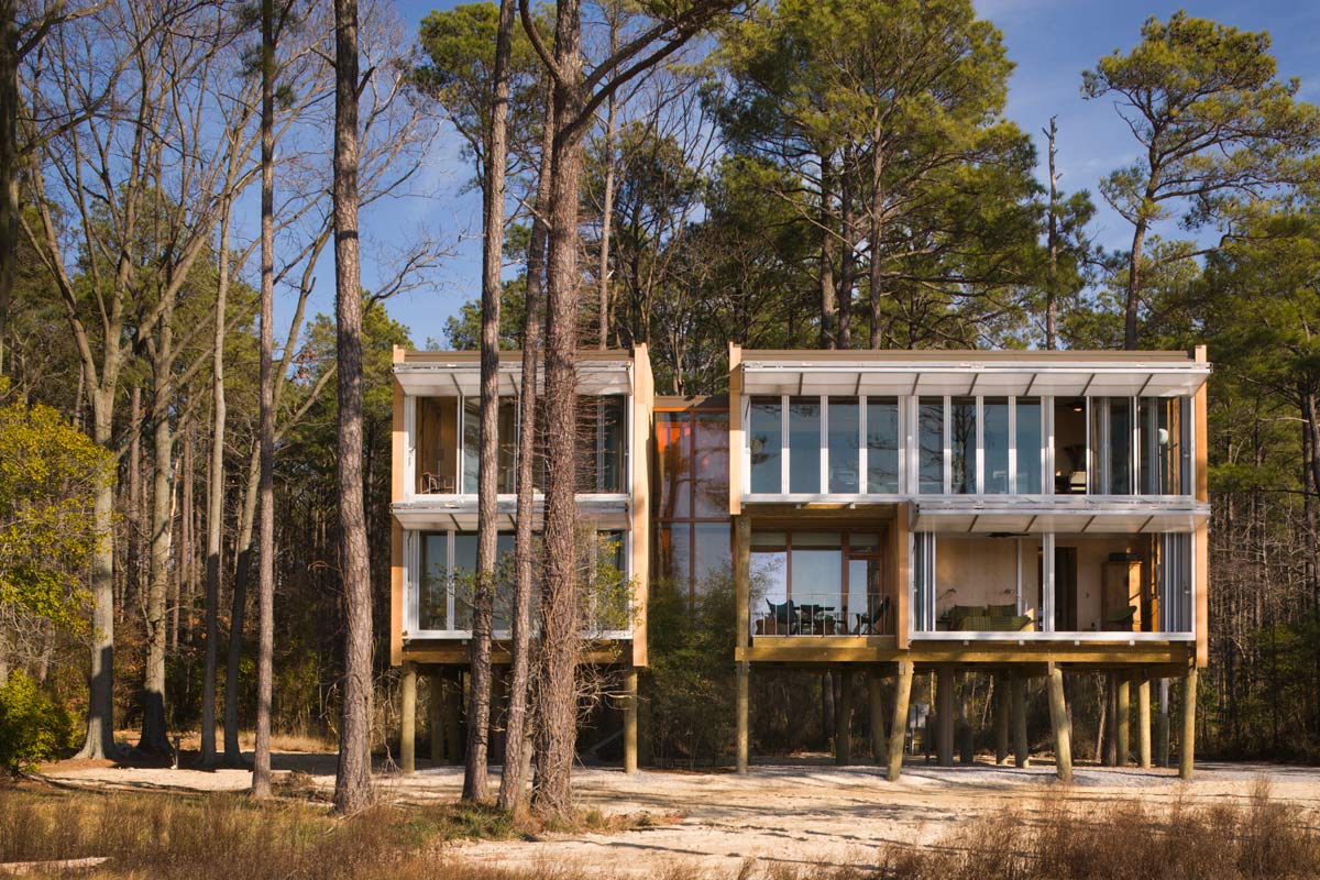 <p>The 40,000 parts that make up the average house collapse into five integrated construction elements in the building of Loblolly House. <br><small>&copy; Peter Aaron/OTTO</small></p>