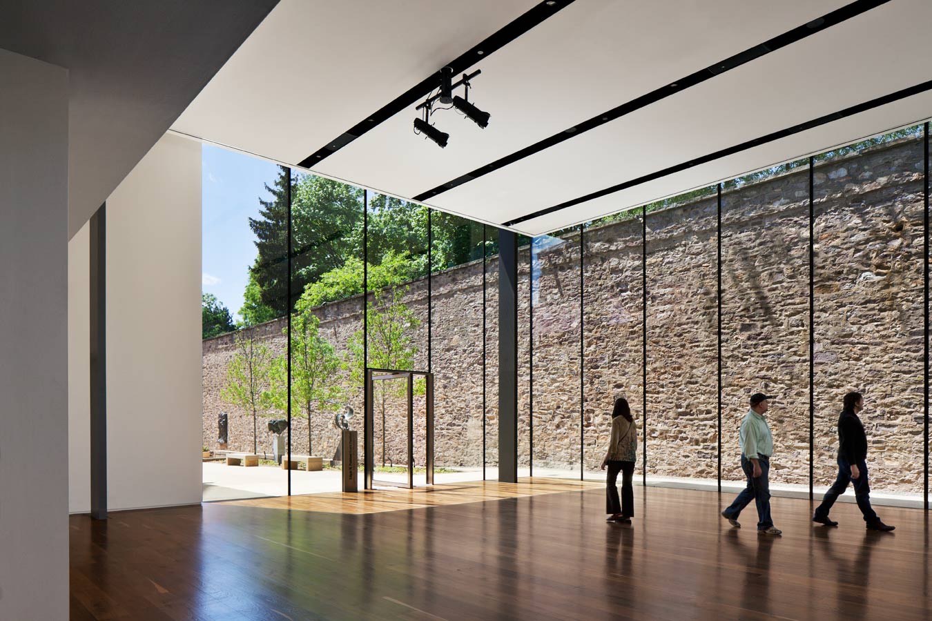 <p>A range of programs and events, including lectures, performances, and private parties, can be accommodated by the new pavilion, which adds an additional revenue stream for the museum. <br><small>&copy; Michael Moran/OTTO</small> </p>