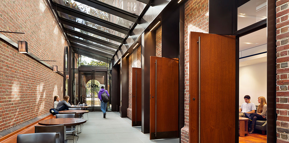  hall and the dining hall was a pivotal addition. © Michael Moran/OTTO