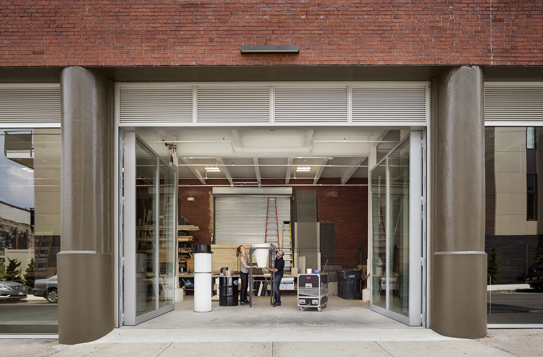 <p>The workshop is enclosed with 13-foot-high operable glass doors that open onto the street to allow full-size mockups and large materials to be moved in and out of the building easily. <br><small>&copy; Michael Moran/OTTO</small></p>
