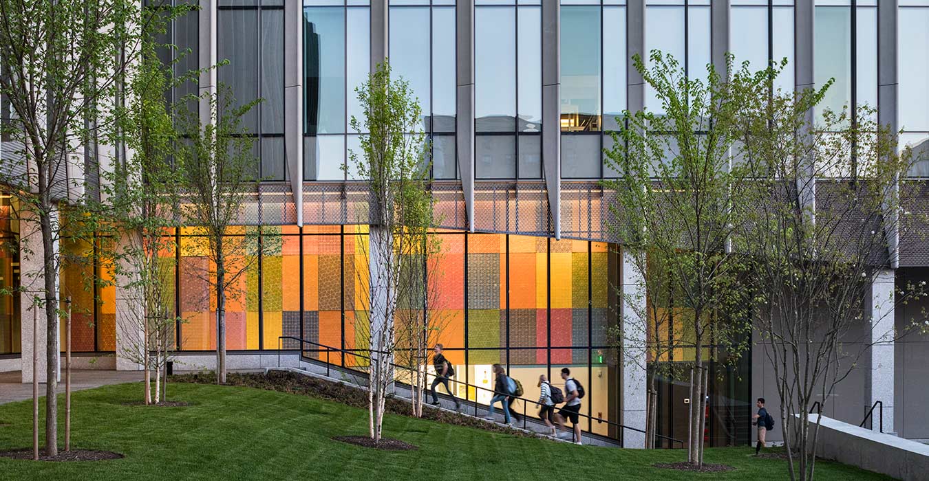 <p>The building connects three existing science labs with pedestrian paths and a cohesively defined Engineering quadrangle adorned with a large-scale art installation by Spencer Finch. <small>&copy;Peter Aaron/OTTO</small></p>