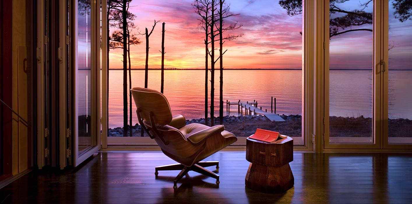 <p>A view from the interior of Loblolly House overlooking the Chesapeake Bay at sunset. <br><small>&copy; Peter Aaron/OTTO</small></p>