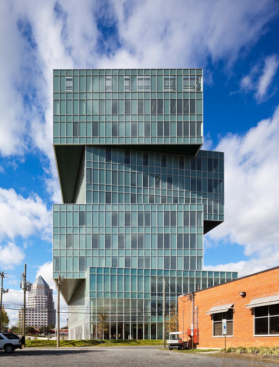 <p>The tower is designed to enhance the skyline, with upper floors articulated as three rotated masses that define a more intimate community scale for learning. Each “block” combines one office floor with two instructional floors connected by a multi-story atrium. <br><small>&copy; Peter Aaron/OTTO</small></p>