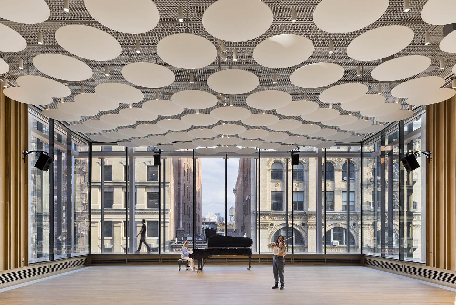 <p>The Paulson Center provides NYU with instruction and practice rooms for its music and performing arts programs, and the University's first orchestral ensemble room. <small>&copy; Connie Zhou / JBSA</small></p>