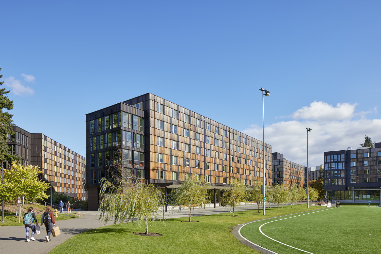 <p>The neighborhood extends an historic campus fabric by weaving together four buildings and accompanying landscapes on a previously isolated part of campus. | <small>&copy; Bruce Damonte</small></p>