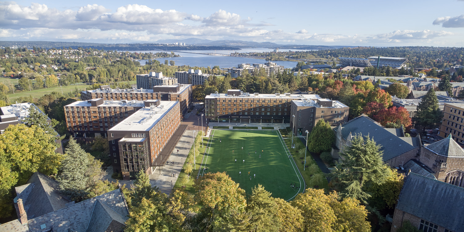 <p>The North Campus Housing takes advantage of grand natural backdrops like Union Bay and Mount Rainier. | <small>&copy; Bruce Damonte</small></p>